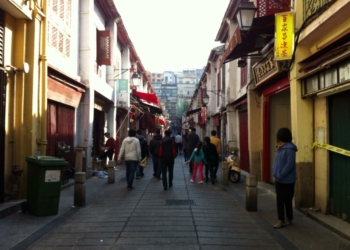 IC | Governo planeia fechar Rua da Felicidade ao trânsito