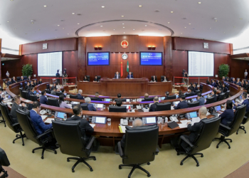 Ho Iat Seng prevê fim do défice orçamental em 2025