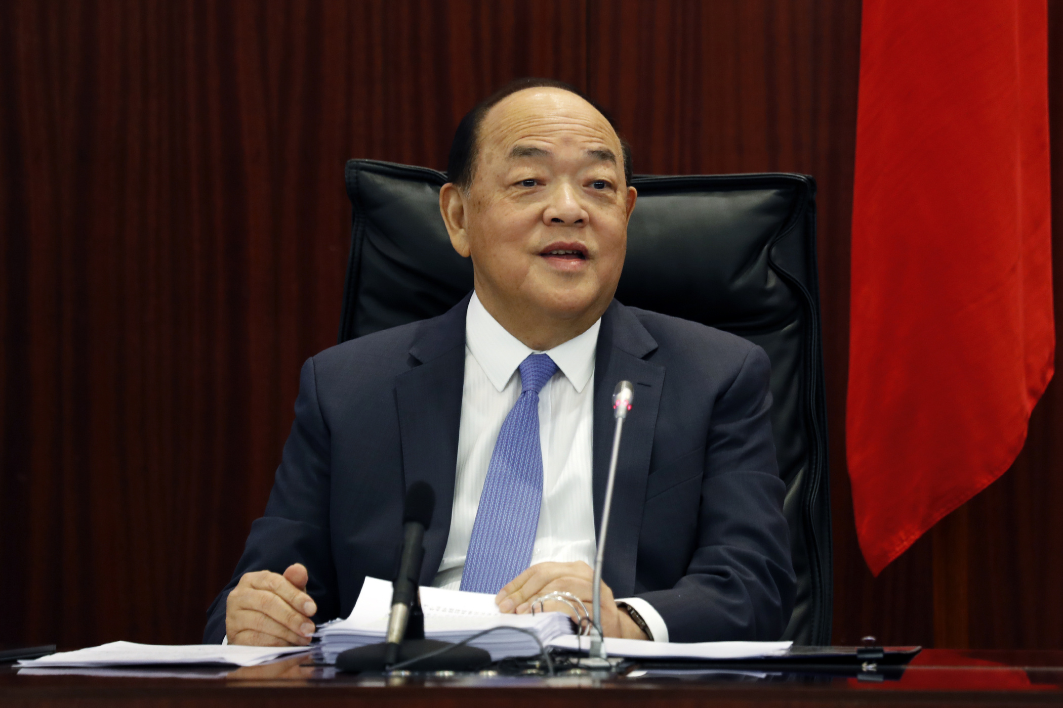 Estátua Kun Iam | Chefe de Executivo respondeu a críticas e pediu “empatia”
