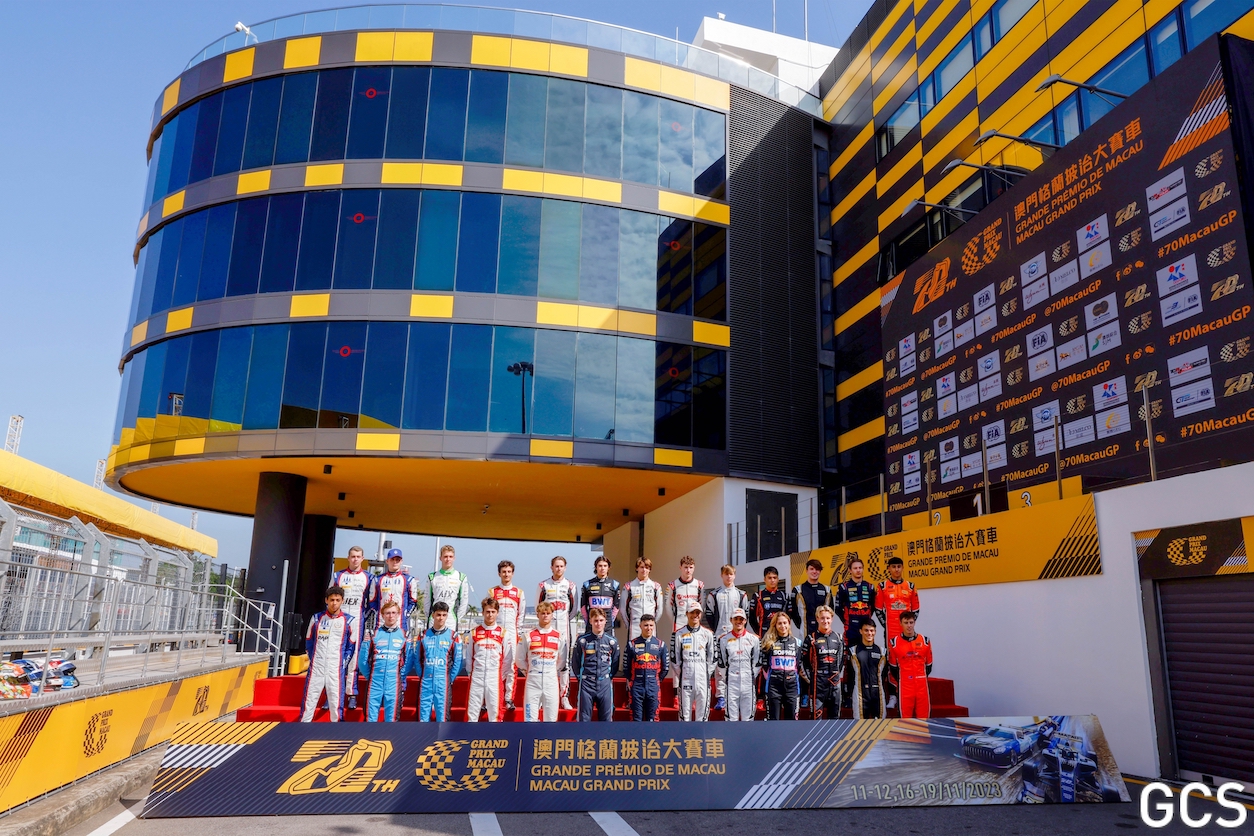 Fórmula 3 | Luke Browning deu aula defensiva e venceu corrida atrás do Safety Car