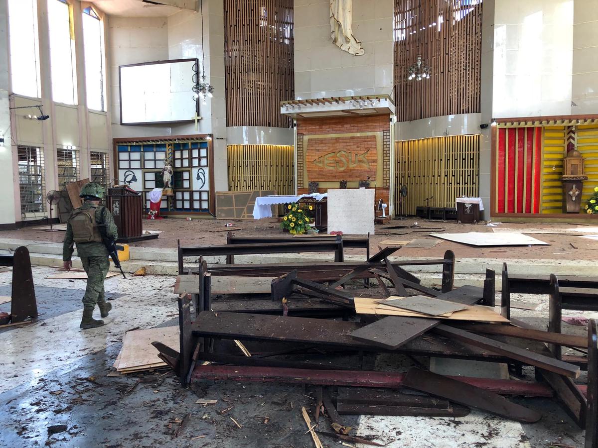 Filipinas | Marcos Jr. acusa “terroristas estrangeiros” de ataque durante missa