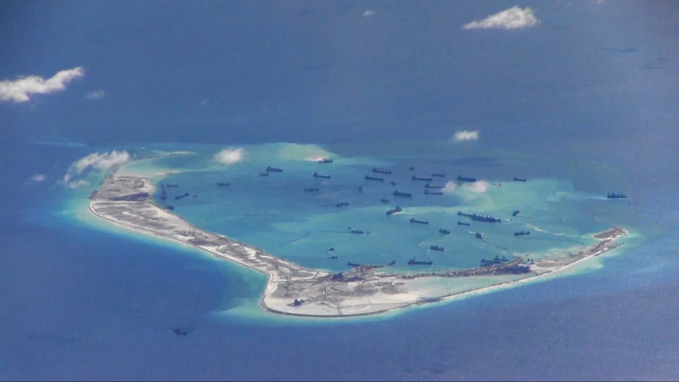 Ilhas Spratly | Navio filipino e embarcação chinesa colidem