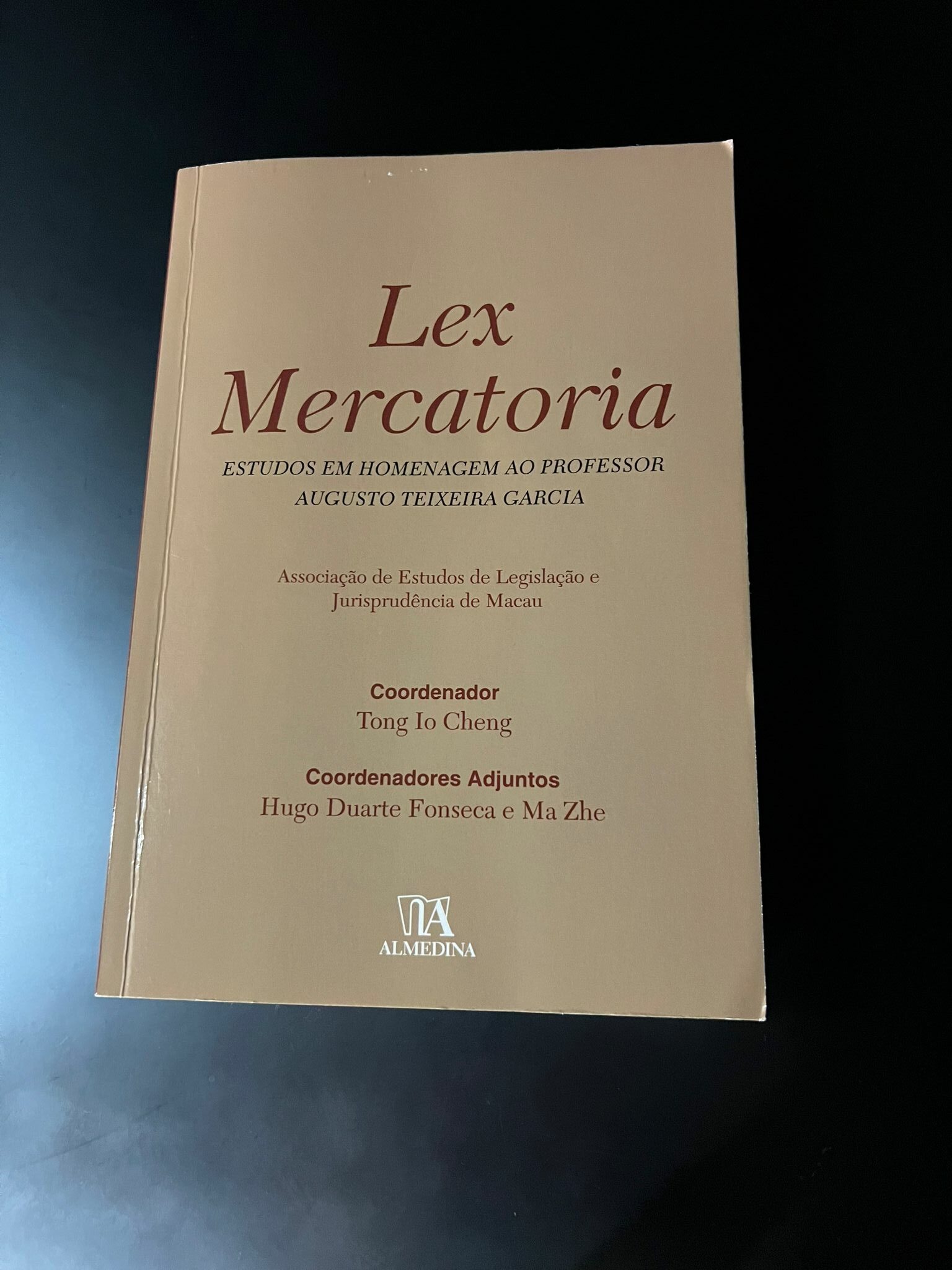 Lançado livro em homenagem a professor Augusto Teixeira Garcia