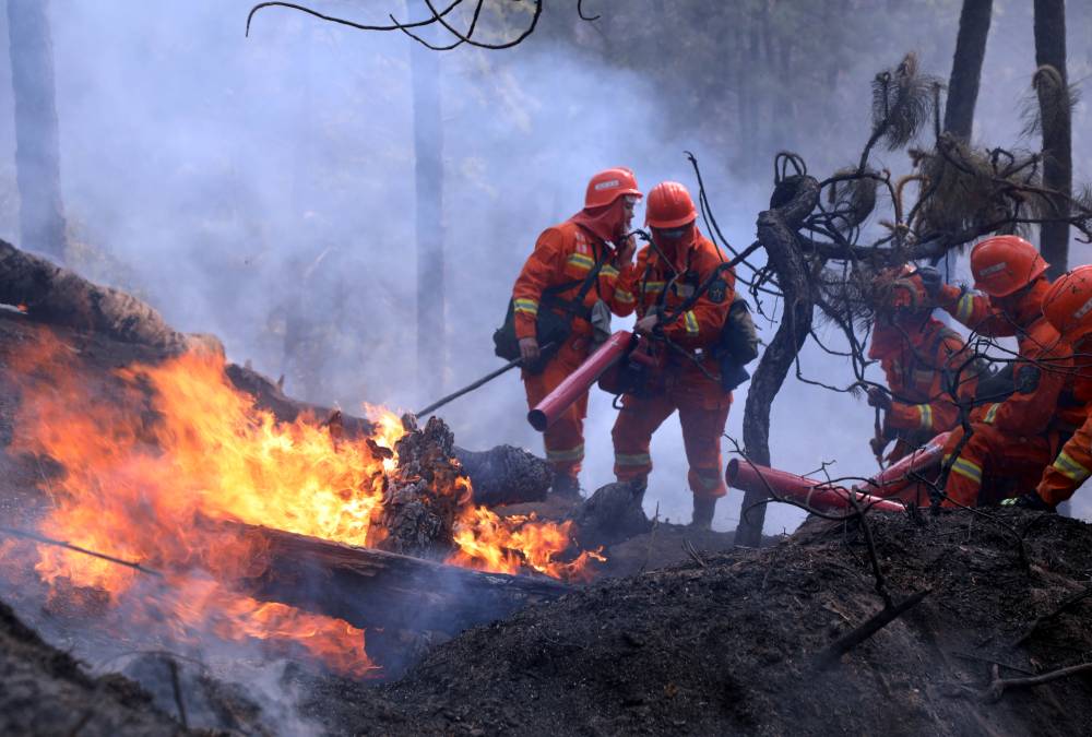 Sichuan | Incêndio florestal obriga à retirada de 3.400 pessoas