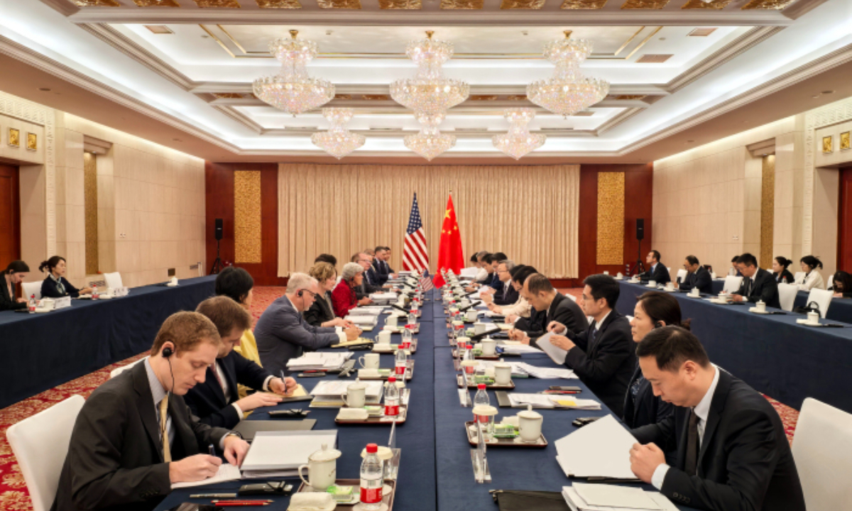 OCX | Chefes da diplomacia reúnem-se na China