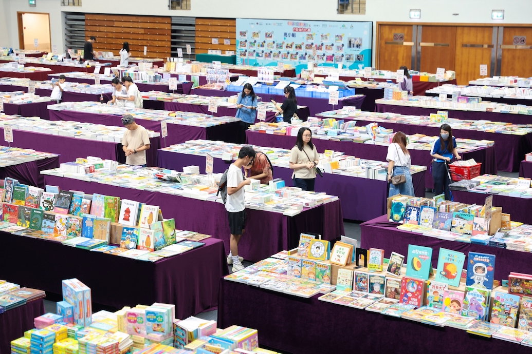UPM | Feira do livro apresenta até domingo mais de dez mil publicações