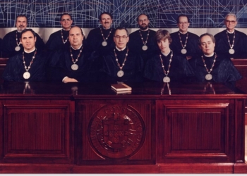 Até o Constitucional é política