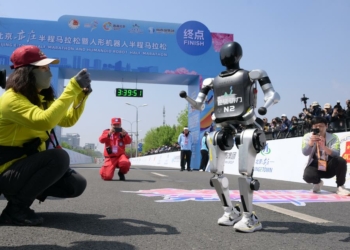 Pequim | Mais de 300 robôs em meia maratona