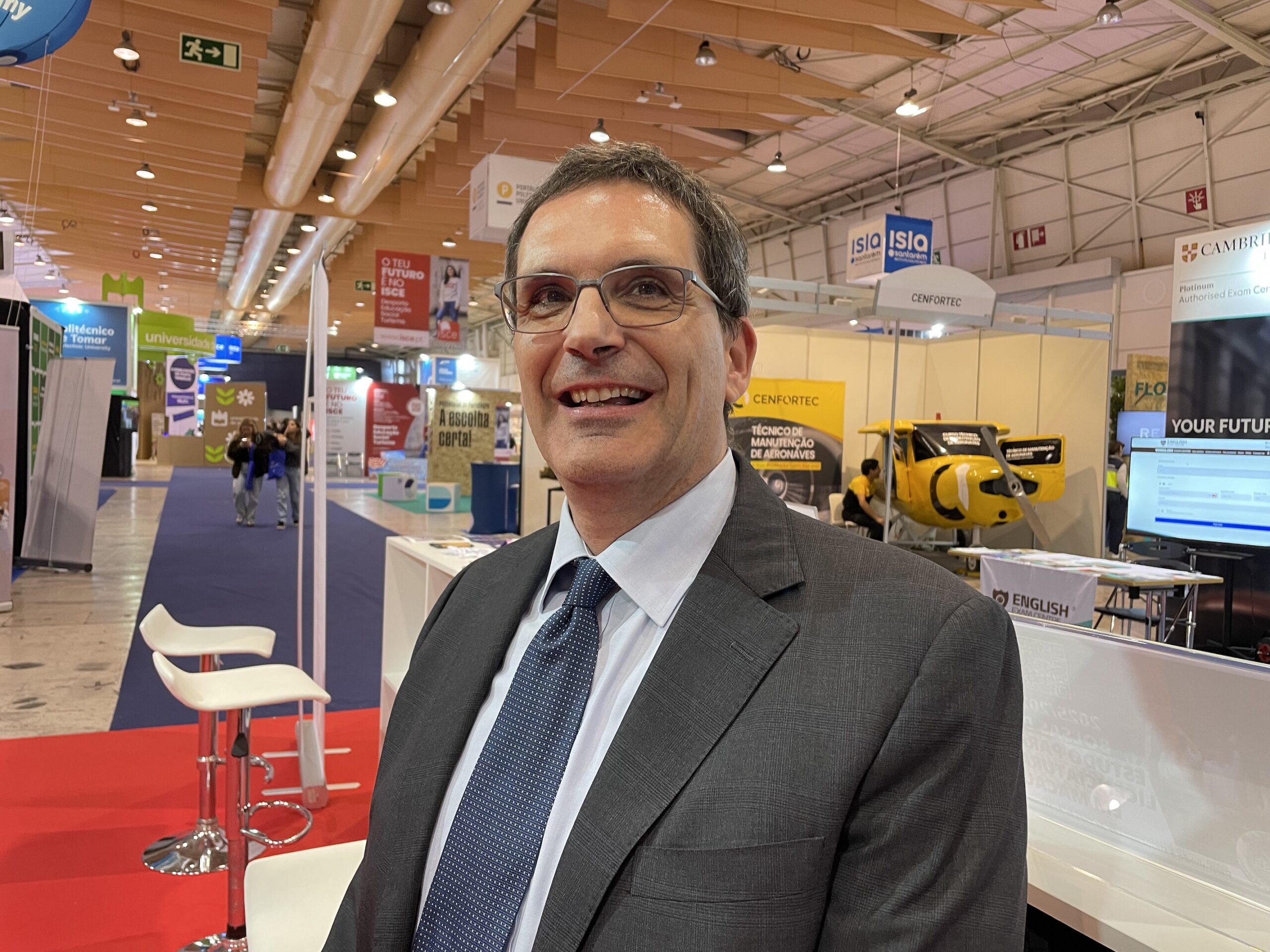 UM | IA afasta alunos da área da tradução para português