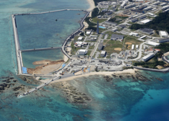 Tóquio insiste na deslocalização da base dos EUA na ilha japonesa de Okinawa