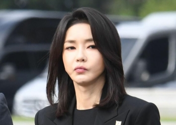 Seul | Ex-primeira dama condenada a quatro anos de prisão