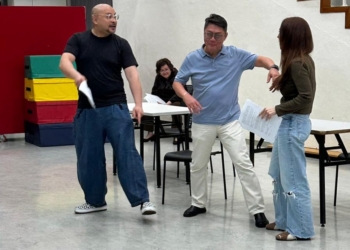 Teatro | Dóci Papiaçám di Macau apresenta sátira sobre negócios em crise
