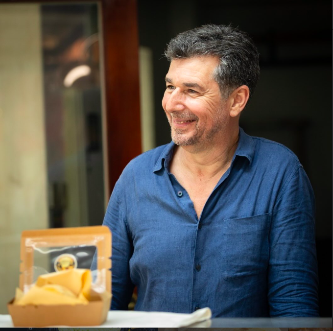 Rua dos Ervanários | “Fábrica das Bifanas” serve petiscos tradicionais