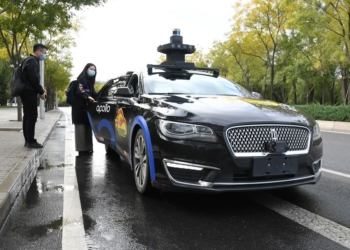 Wuhan | Retomadas licenças para ‘robotáxis’ após incidente
