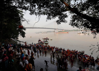 Índia | Treze crianças morrem em naufrágio no rio Ganges